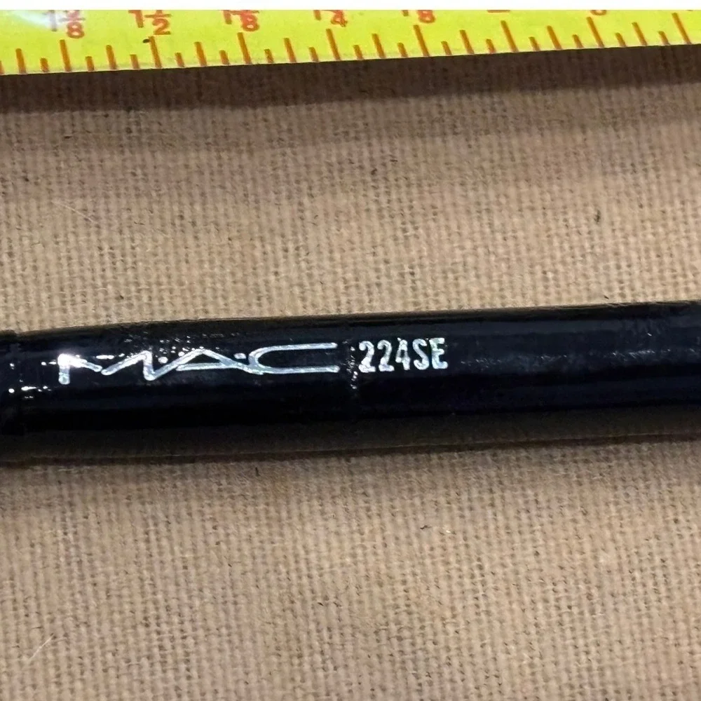 MAC 224SE Tapered Blending Brush Special Edition Travel Size Eyeshadow